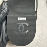 [국내백화점] 샤넬 마크다운 샌들 CC로고 가죽 체인 스트랩 블랙 화이트 39 G4505 : latienne