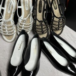 [국내백화점] 샤넬 마크다운 샌들 CC로고 가죽 체인 스트랩 블랙 화이트 39 G4505 : latienne