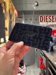 디젤 D-PLATE CONTINENTAL 로고 지퍼 레터링 카드지갑 블랙 X10321 P6936 H3091 : 런던모드