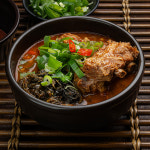 [감자탕연구소]뼈 없는 뼈다귀 해장국(700g, 든든한 1인분) : 감자탕연구소
