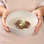 100% 한우사골 설렁탕 5팩 (부드러운 한우살코기가 들어갑니다) : 한김정지