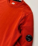 CP Company 씨피컴퍼니 렌즈 오렌지 맨투맨 : ondit