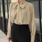 긴팔 블라우스 셔츠 도트 땡땡이 리본 스트링 카라 넥타이 리본 벌룬 퍼프 하김-블라우스 : 채진담