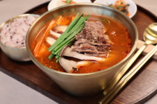 보양촌 염소탕 흑염소탕 전골 보양식 기력 몸보신 영양탕 흑마늘  820g 1팩 : 보양촌