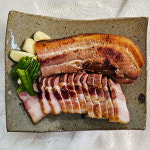 HACCP인증 황토가마 참나무 장작 6시간 훈연 훈제 삼겹살 300g 훈제 오리 구이 400g 캠핑요리 캠핑고기 : 강신선
