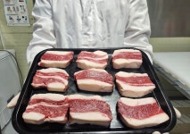 투뿔 국내산 한우 차돌 육사시미 250g 뭉티기 육회 주변맛집 : 에이치투블루
