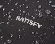 SATISFY 새티스파이 퍼텍스 3L 레인 캡 블랙 : 슬립앤어웨이크