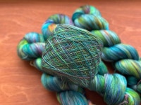 신비의 숲 2ply lace 1200m / 손염색실 핸드다잉얀 : 어 브릴리언트 모먼트