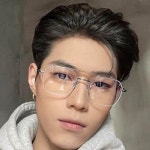 안경테 안경 스타일 유행 패션 모던 디자인 코디 감성 캐주얼 : 동삼마켓