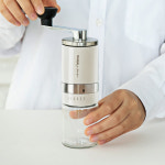 칼딘 매뉴얼 플러스 휴대용 핸드밀 캠핑 원두 분쇄기 수동 커피 그라인더 아이보리 : 칼딘