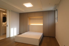 헤드일체형 수납침대 프레임 벽붙이 붙박이장 간접조명 호텔 침실 한솔홈 맞춤가구 : 한솔홈