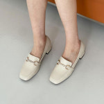 사각앞코 금장체인 클래식한 여성 캐주얼로퍼 : 프롬슈