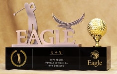 피규어이글패 골프 이글패제작 상패 트로피 브론즈 조형물 골프패 : ALPHONSUS