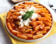 동원 떡볶이의신 우리쌀 치즈떡볶이 332g 2인분 밀키트 (유통기한 26.7.8) : 알뜰장마당