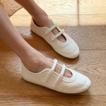 [H3378] 앞코 짧은 투스트랩 메리제인 벨크로 스니커즈 : 새로이클라쓰