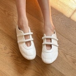 [H3378] 앞코 짧은 투스트랩 메리제인 벨크로 스니커즈 : 새로이클라쓰