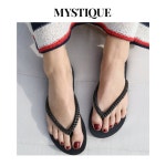Mystique Euclid Flip Flop 블랙 크리스탈 라인스톤 장식 비치샌들 : 알리마