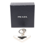 Prada(프라다) 2PM025 화이트 블랙 투톤 플렉시글라스 은장 레터링 키링 키홀더 : 은평중고명품