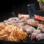 한돈 암퇘지 구이용 생삼겹살 300g 냉장 캠핑삼겹살 솔밭생수식당 : 솔밭생수