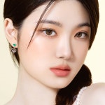 꽃보라 아임오로라 디어썸X글리터라이너 2종 중 랜덤 1종 올리브 그린 2P 상품 교환권 [안경박사안경원상동점] : 엠케이렌탈 스토어