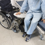 환자 이동 보조 슬라이딩 보드 휠체어 침대 간 편리한 트랜스퍼 보드 : 영남베드