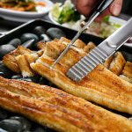 산지직송 프리미엄 국내산 자포니카 민물장어 원물1kg / 손질후 650g-750g내외/ 2미/ 소스2종+생강채100g 1세트 : KnS라이프