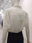 [나이스클랍] 오픈카라 쇼트슬리브 블라우스 A252PWB516 : 롯데이천 나이스크랍
