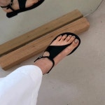 [G3586] 여성 조리 발볼 넓은 둥근코 플립플랍 반쪽 스트랩샌들 : 새로이클라쓰