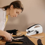 핸드헬드 재봉틀, 듀얼 스피드 핸드 헬드 초보자를 위한 미니 휴대용 , DIY, 가정용, 여행용 G1099 : 하늘공간 상회