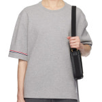 [국내배송] 톰브라운 25SS 코튼 숏 슬리브 남성 반팔 티셔츠 MJS282A J0199 055 : 글로바인스