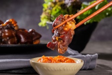 서남시장 김주연 왕족발 국내산 가마솥 미니족발 600g : 서남시장 김주연왕족발