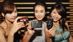 니콘 디지털카메라 S70 (렌즈 안튀어나오는 디카 / 먼지많은곳 사용 적합한 카메라 / 카센터 / 자동차 공업사 디카/ 메모리/ 카드리더기포함)... 