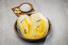 올바른팜 미원없는 국산 백김치 2kg 100%우리농산물 물김치 유아 아기 어린이 가정용 : 올바른 팜