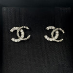 [국내백화점] 샤넬 CC 로고 귀걸이 이어링 실버 공방컬렉션 ABD766 : 파리라운지