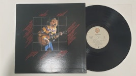 Larry Carlton LP / J0223 : 니어민트