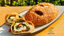 [토마토 바질 올리브 깜빠뉴] : 하얀풍차제과점 온라인