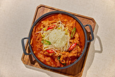 마녀의 야식 마늘 듬뿍 무뼈 국물닭발 직화 캠핑음식 술안주 300g, 1개 : 바잇 더 모먼트