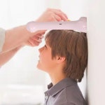 새로운 국경 간 높이 측정기 전자 눈금자 미니 초음파 정밀 가정용 어린이 눈금자의 분포 : 에코코리아샵