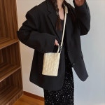 여성 크로스백 경량 미니 바디 디자인 하이 엔드 최고 인기 수직 직조 휴대폰 가방 여행 데이트 핸드백 포인트 패션 : FEELINGMALL