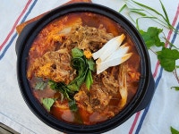 [소교식탁] 국산 한돈 등뼈 & 강원도 우거지 듬뿍! 소교댁 뼈다귀 해장국 1.2kg : 소교식탁