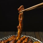 1.5 닭갈비 일점오 춘천닭갈비 국내산 닭목살 철판 숯불 구이 캠핑 300g, 2개 : 1.5닭갈비