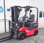 니찌유 전동지게차 1.5톤 3단4500MM 싸이드쉬프트 FB15PN-77 : 주식회사건우중기