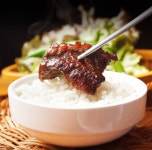 [ 1대 3900 판매 ] 꿀꿀 돼지갈비맛 양념구이 4대 1.8kg , 10대 4kg : 똥고집