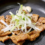 제주 흑돼지 흑돈 양념 왕구이 400g 수제 양념 돈구이 캠핑 고기 뼈없는 돼지 갈비 : 본돈