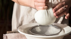 단일목장 와일드오챠드 자연 치즈 300g(냉동) 제주 청초밭 자연을 닮은 자연 치즈 : 세모 그린앤그린