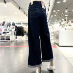 [ L E V I S ] 리바이스 여성 와이드팬츠 사방스판 청바지 318 쉐이핑 레그진 WIDE LEG MID RISE (L001PZ012) : NC강서 리바이스