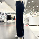 [ L E V I S ] 리바이스 여성 와이드팬츠 사방스판 청바지 318 쉐이핑 레그진 WIDE LEG MID RISE (L001PZ012) : NC강서 리바이스