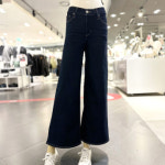 [ L E V I S ] 리바이스 여성 와이드팬츠 사방스판 청바지 318 쉐이핑 레그진 WIDE LEG MID RISE (L001PZ012) : NC강서 리바이스