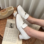 [G3916] 소가죽 메탈장식 미들힐 로퍼 5cm : 새로이클라쓰