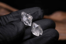 No.4831 천연 원석 뉴욕 하키마 다이야몬드 수정 2개 16.7캐럿 : 별운석 보물섬